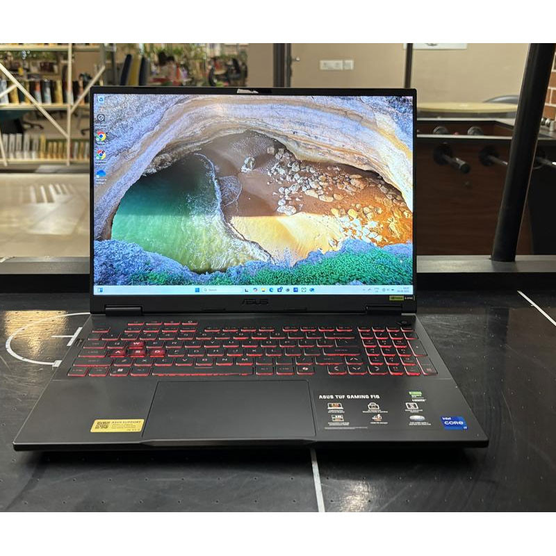 لپ‌تاپ 16 اینچی ایسوس مدل TUF Gaming F16 FX608JMR-F16I75060 با پردازنده Core i7-14650HX، کارت گرافیک GeForce RTX 5060 با 8 گیگابایت حافظه اختصاصی، رم 32 گیگابایت DDR5، حافظه SSD با ظرفیت 1 ترابایت، نمایشگر WUXGA با نرخ نوسازی 165 هرتز
و سیستم عامل ویندوز