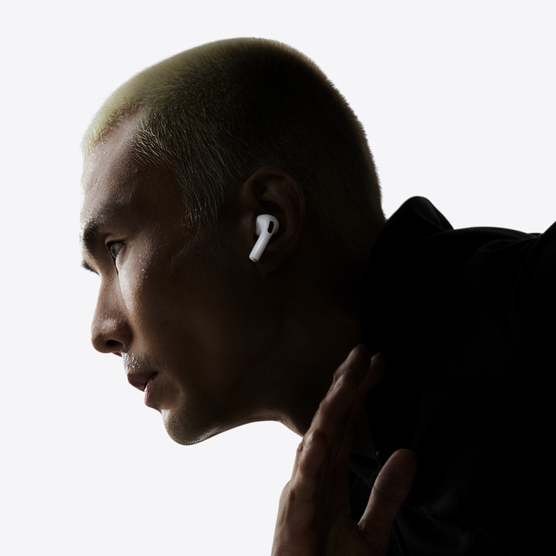 هدفون بلوتوثی اپل مدل AirPods Pro 3 با نویز کنسلینگ فعال، قابلیت پخش صدای محیطی، عمر باتری 10 ساعت، مقاوم در برابر رطوبت و عرق