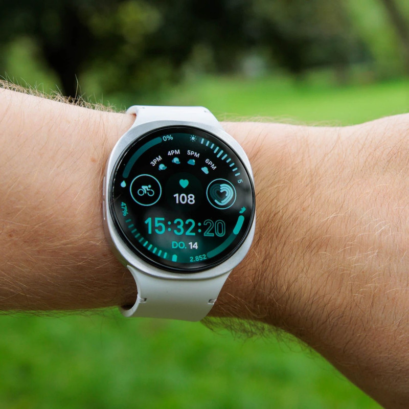 ساعت هوشمند 44 میلی‌متری سامسونگ مدل Galaxy Watch 8 با بند پلاستیکی