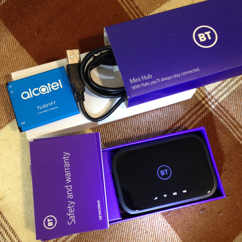 مودم قابل حمل آلکاتل مدل BT70 با پشتیبانی از 4.5G Cat7، سرعت دانلود تا 300Mbps و آپلود تا 100Mbps، وای‌فای دو بانده 2.4GHz و 5GHz با استاندارد 802.11a/b/g/n/ac، شارژدهی باتری تا 8 ساعت و اتصال همزمان 20 کاربر