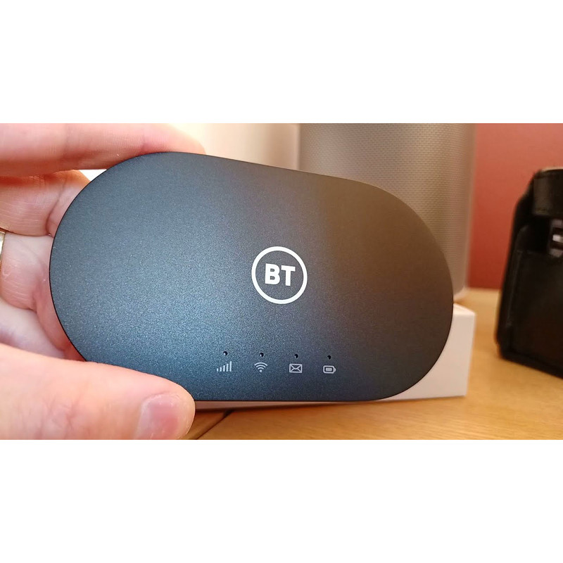 مودم 4.5G قابل حمل آلکاتل مدل BT71 با تکنولوژی Cat6 و Cat7، سرعت دانلود تا 300Mbps، پشتیبانی همزمان از 20 کاربر، وای‌فای دو بانده 2.4GHz و 5GHz، استاندارد IEEE 802.11b/g/n/ac، باتری با شارژدهی 7 تا 8 ساعت و قابلیت ارسال SMS